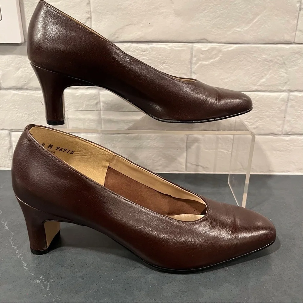 Magdesians sz 8 brown leather pumps